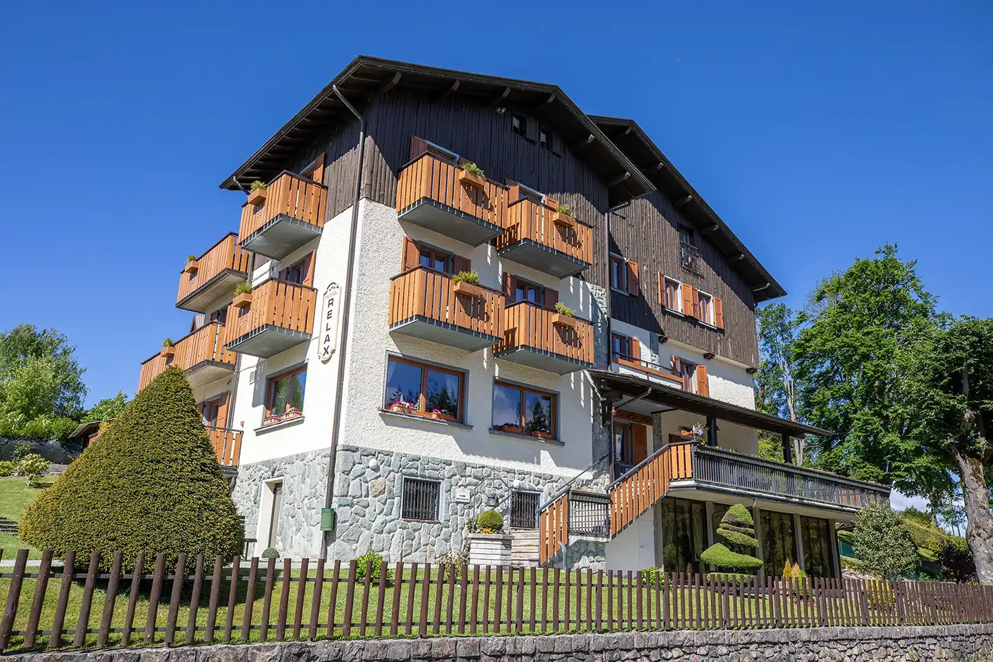 Esterno Albergo Relax Selvino